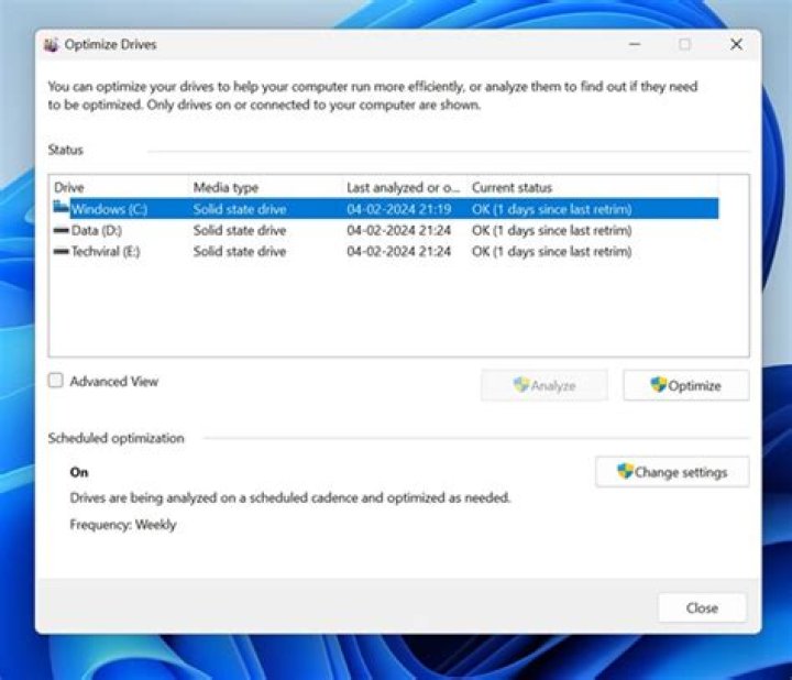 Can disk defragmentation be set up on a schedule?