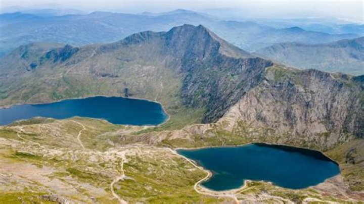 How long is Snowdonia from London?