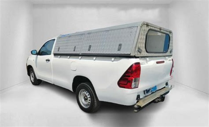 How much weight can a Toyota HiLux carry?