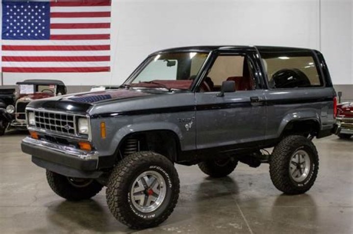 What transmission is in a 1987 Ford Bronco?