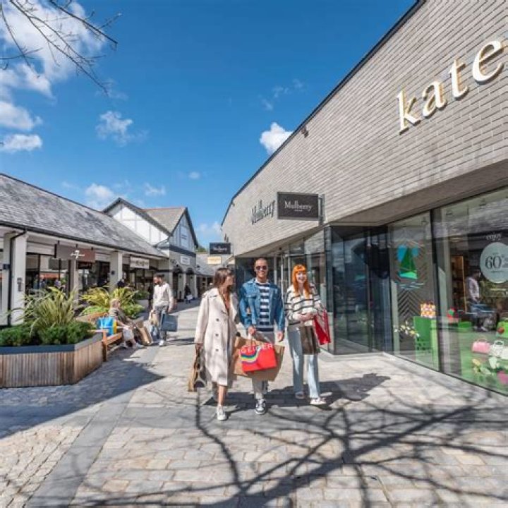 When did Vue Cheshire Oaks Open?